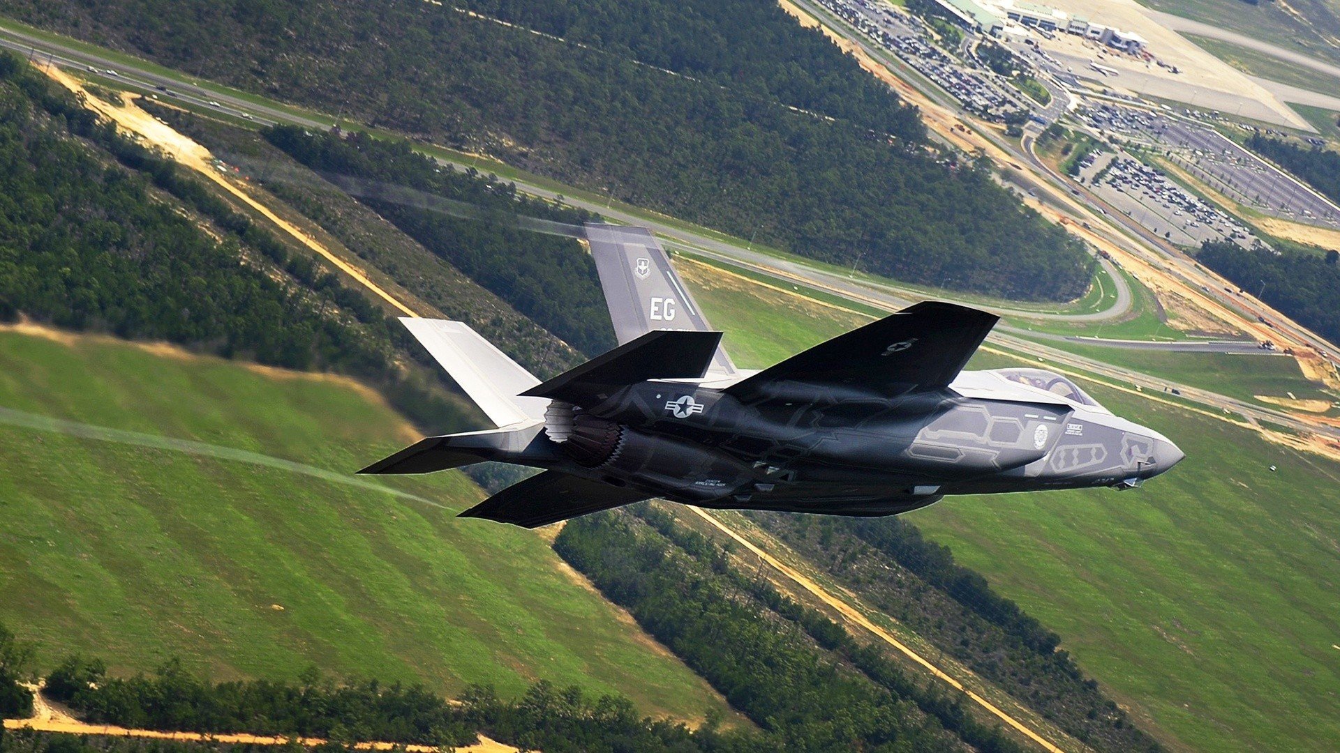 开云体育登陆入口-“东安湖体育公园龙舟赛：队员齐心协力争夺荣耀”