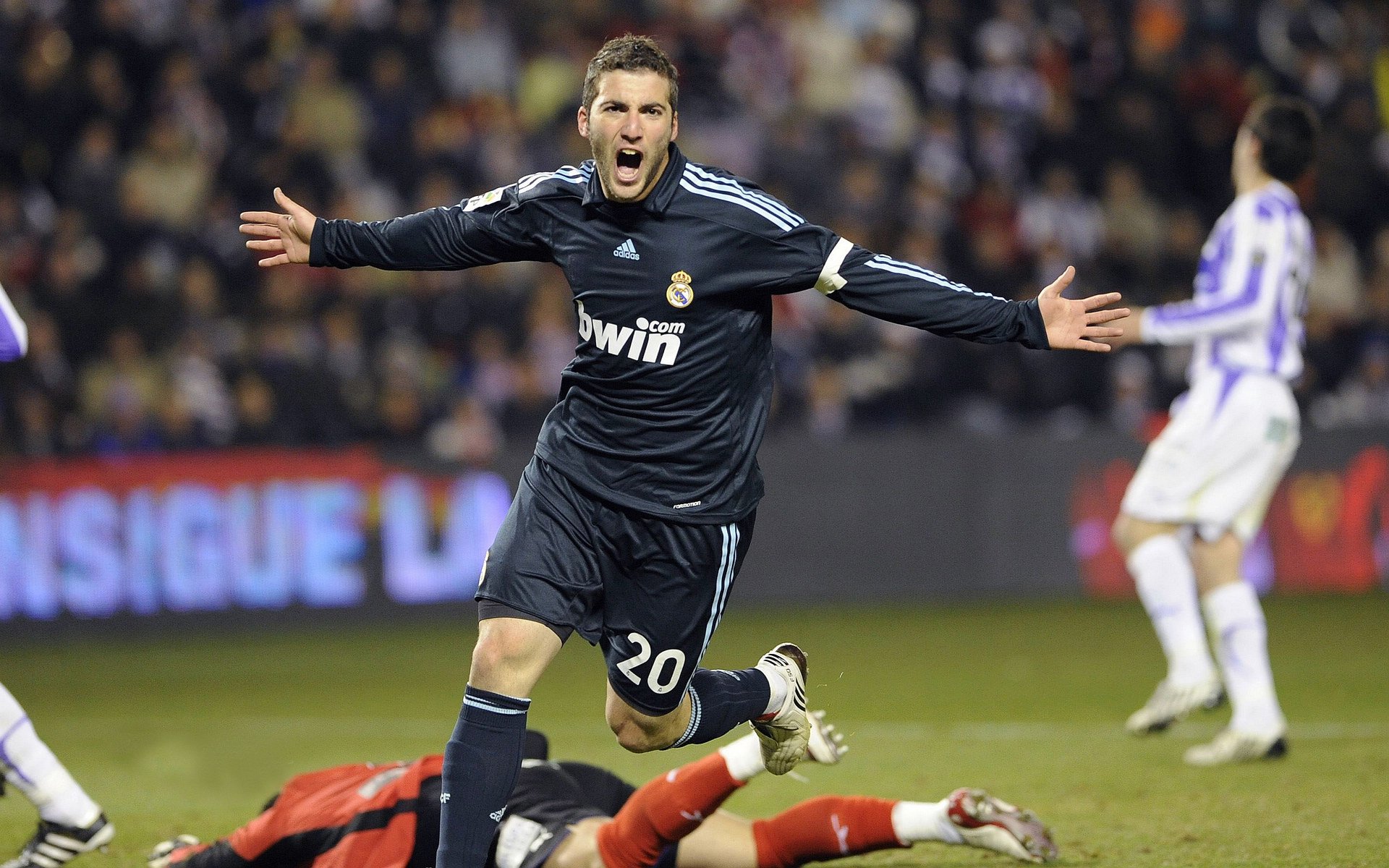 球员在欧洲杯赛场上的“助攻王”之路：绝佳传球成就无数荣耀